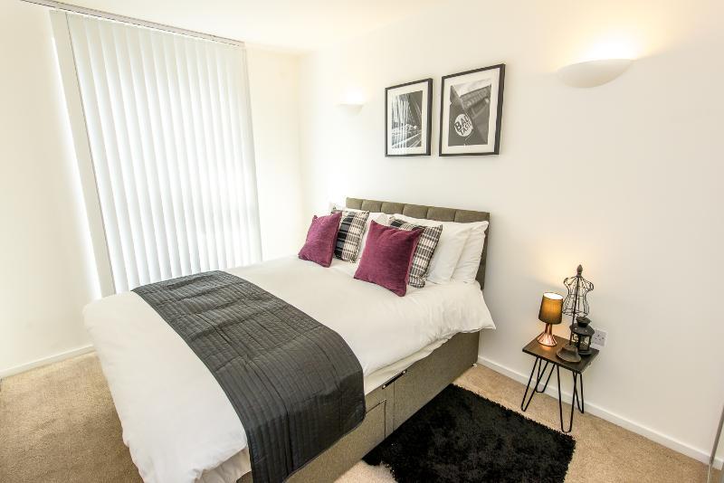 Approved Serviced Apartments Skyline Манчестер Экстерьер фото