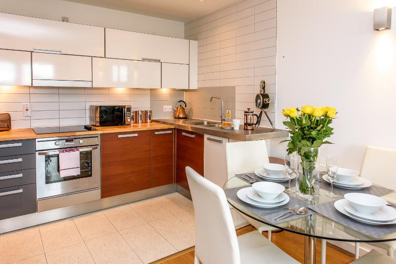 Approved Serviced Apartments Skyline Манчестер Экстерьер фото