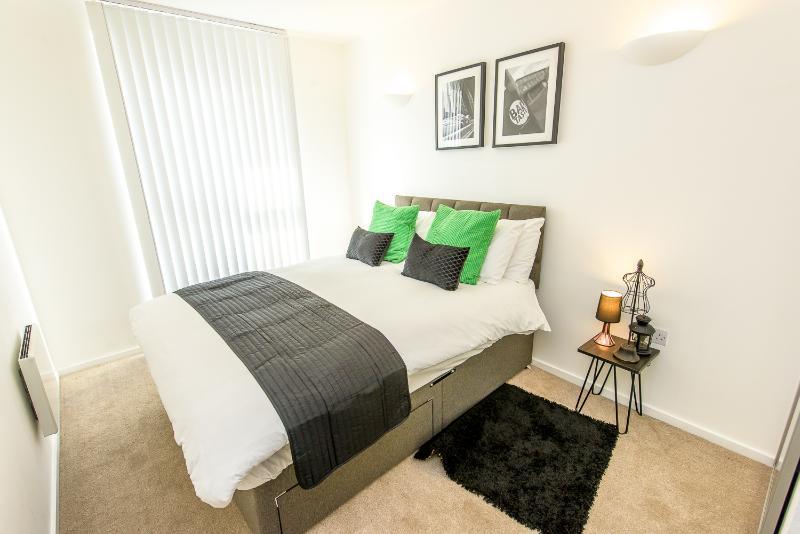 Approved Serviced Apartments Skyline Манчестер Экстерьер фото