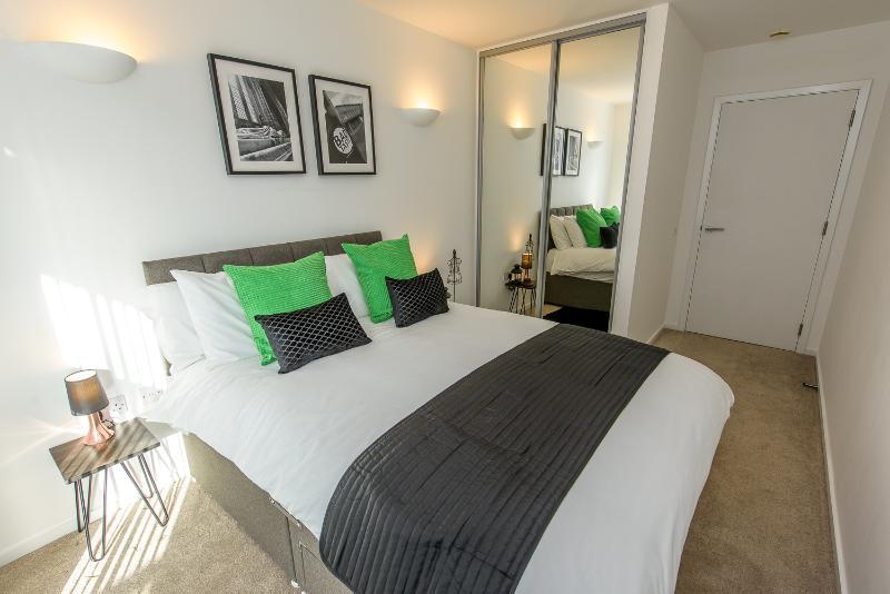 Approved Serviced Apartments Skyline Манчестер Экстерьер фото