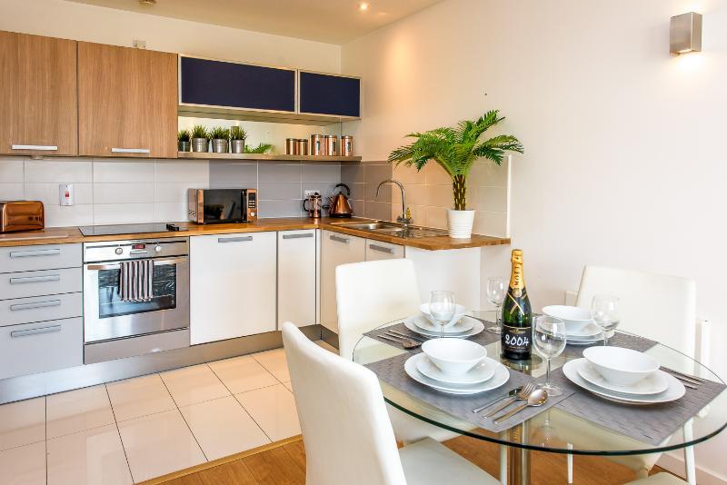 Approved Serviced Apartments Skyline Манчестер Экстерьер фото