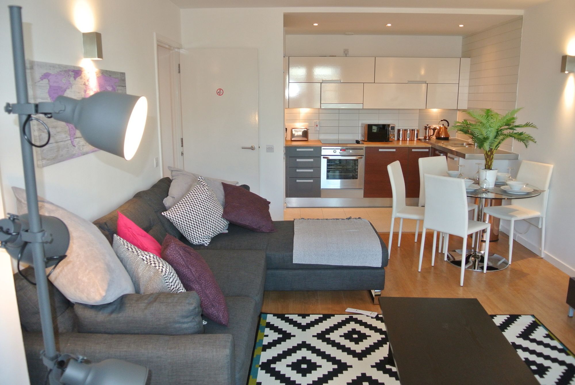 Approved Serviced Apartments Skyline Манчестер Экстерьер фото